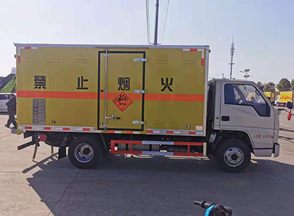 田东爆破器材运输车工人安全操作规范与智能技术保障